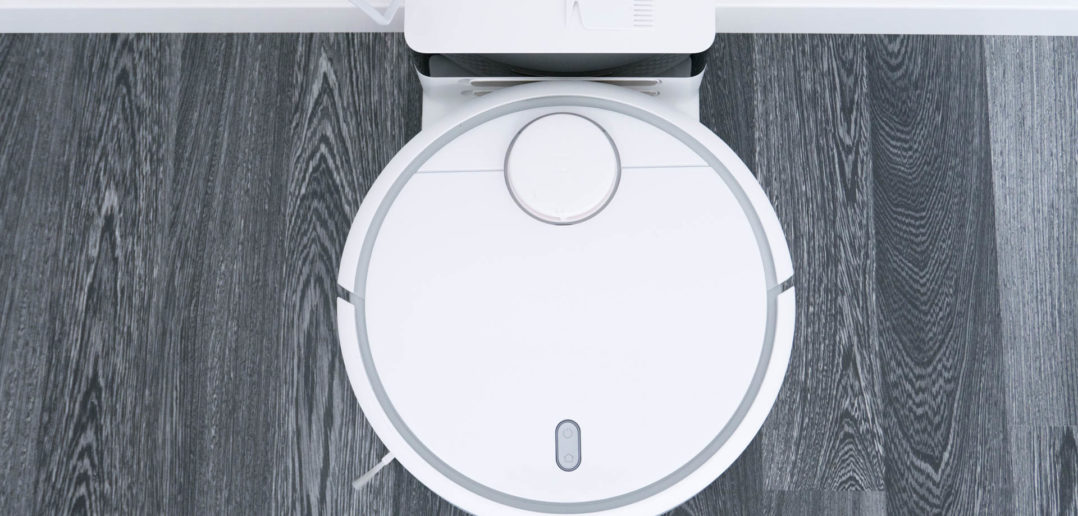 Xiaomi Mi Staubsauger Roboter im Test oben mit Station