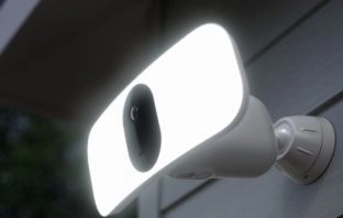 Arlo Pro 3 Flutlicht-Kamera