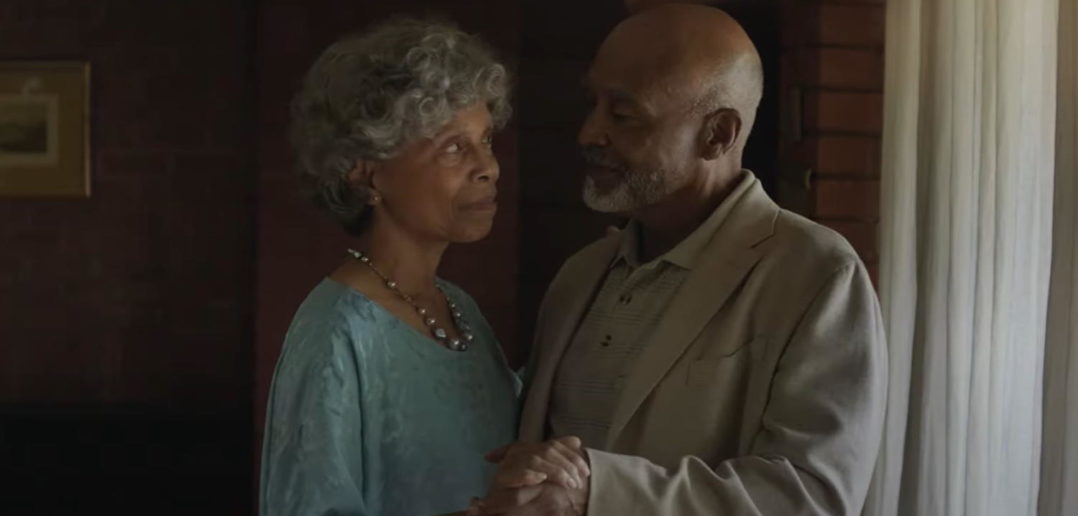 Älteres Pärchen tanzt zum Lieblingslied - Alexa Werbespot