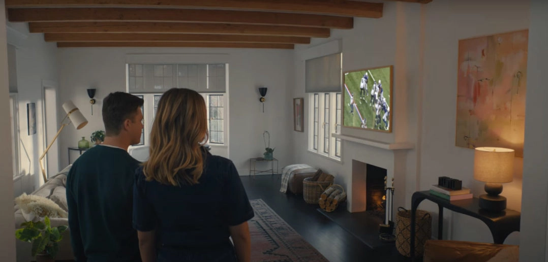 Alexa Super Bowl 2022 Werbespot mit Scarlett Johansson und Colin Jost