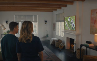 Alexa Super Bowl 2022 Werbespot mit Scarlett Johansson und Colin Jost