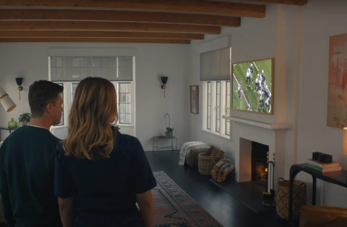 Alexa Super Bowl 2022 Werbespot mit Scarlett Johansson und Colin Jost