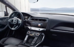 Amazon Alexa im Jaguar I-Pace