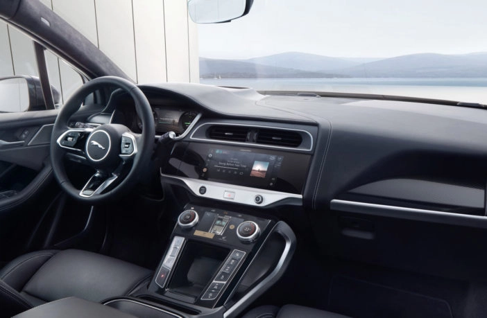 Amazon Alexa im Jaguar I-Pace