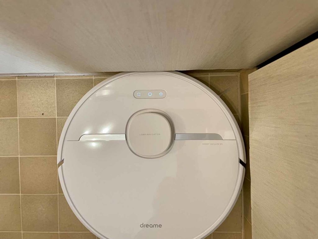 Die Bauform erlaubt es nicht, komplett in die Ecke zu kommen