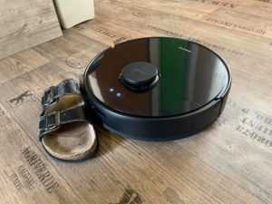 Gegenstände werden weggeschoben oder überfahren