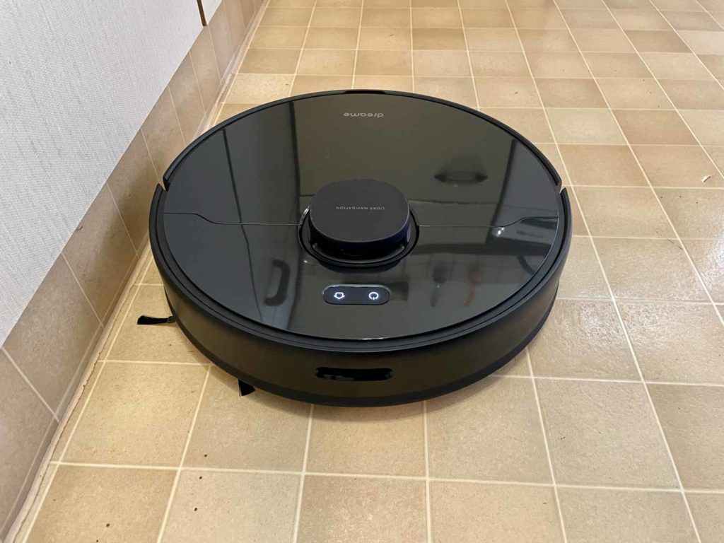 Er hält zu weiten Abstand zur Wand