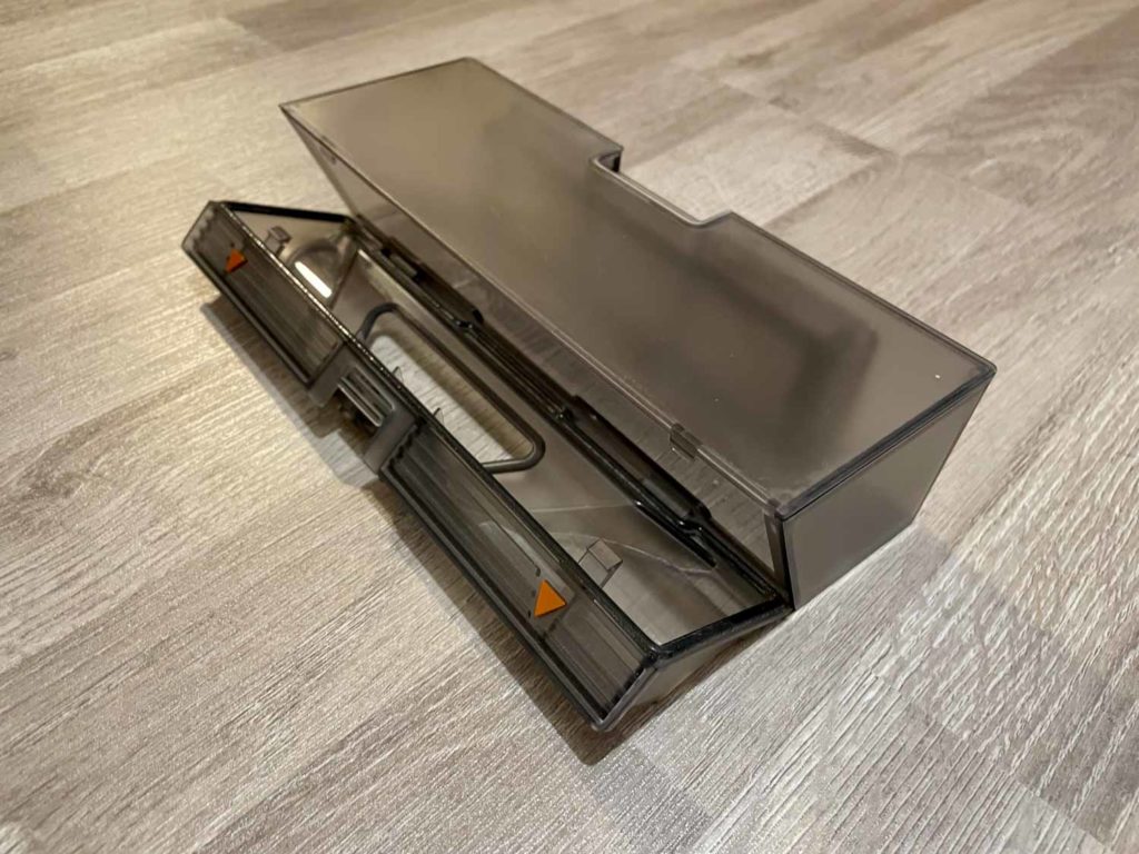 Der Staubbehälter lässt sich einfach öffnen