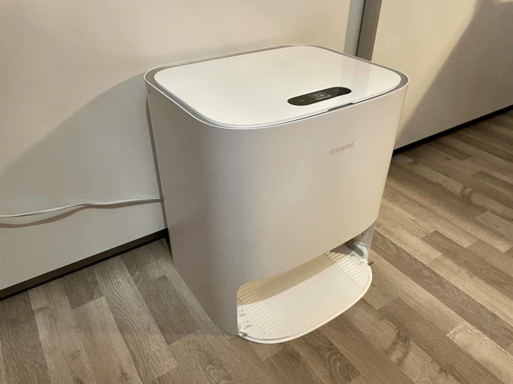 Bis auf die Garage ist die Seitenansicht recht leer