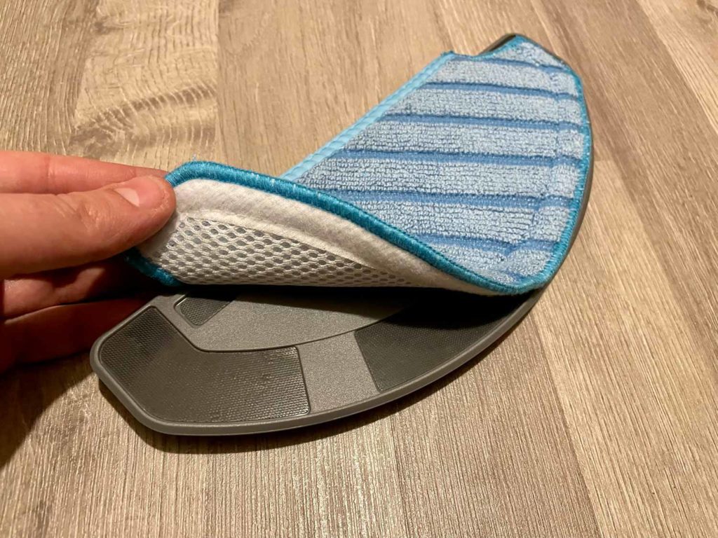 Das Tuch hält mit Klett und ist schön dick