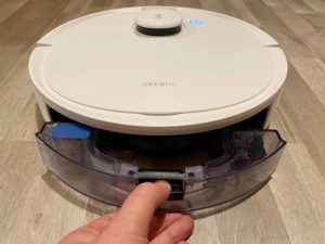 Der Wassertank lässt sich mit einem Klick entnehmen