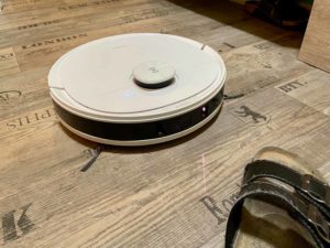 Er meidet zielsicher herumliegende Gegenstände