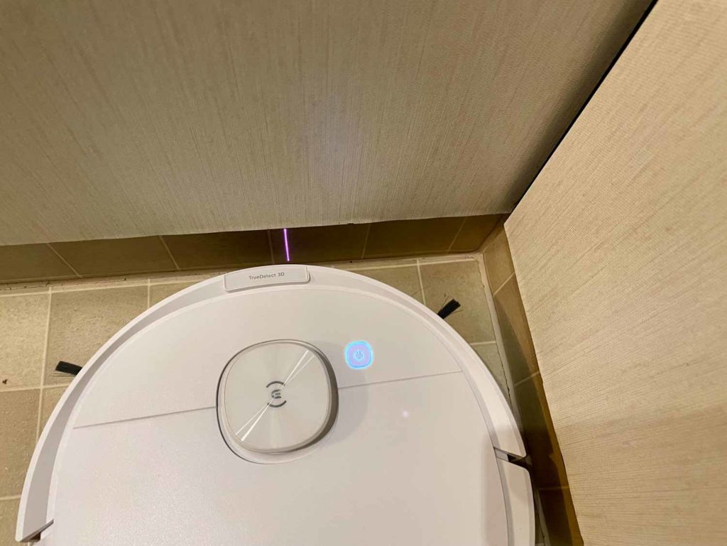 In die Ecke kommt er leider nicht ganz hinein