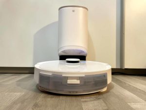 Der Deebot T9+ auf seiner Station