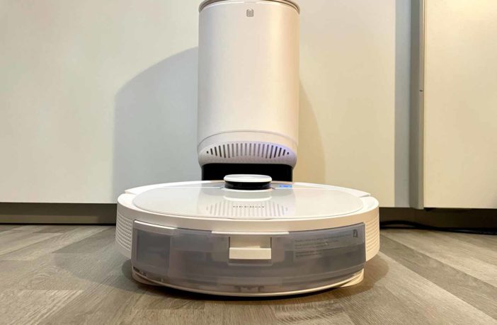 Der Deebot T9+ auf seiner Station