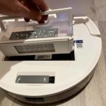 Durch einen Henkel, lässt sich der Staubbehälter komfortabel entnehmen