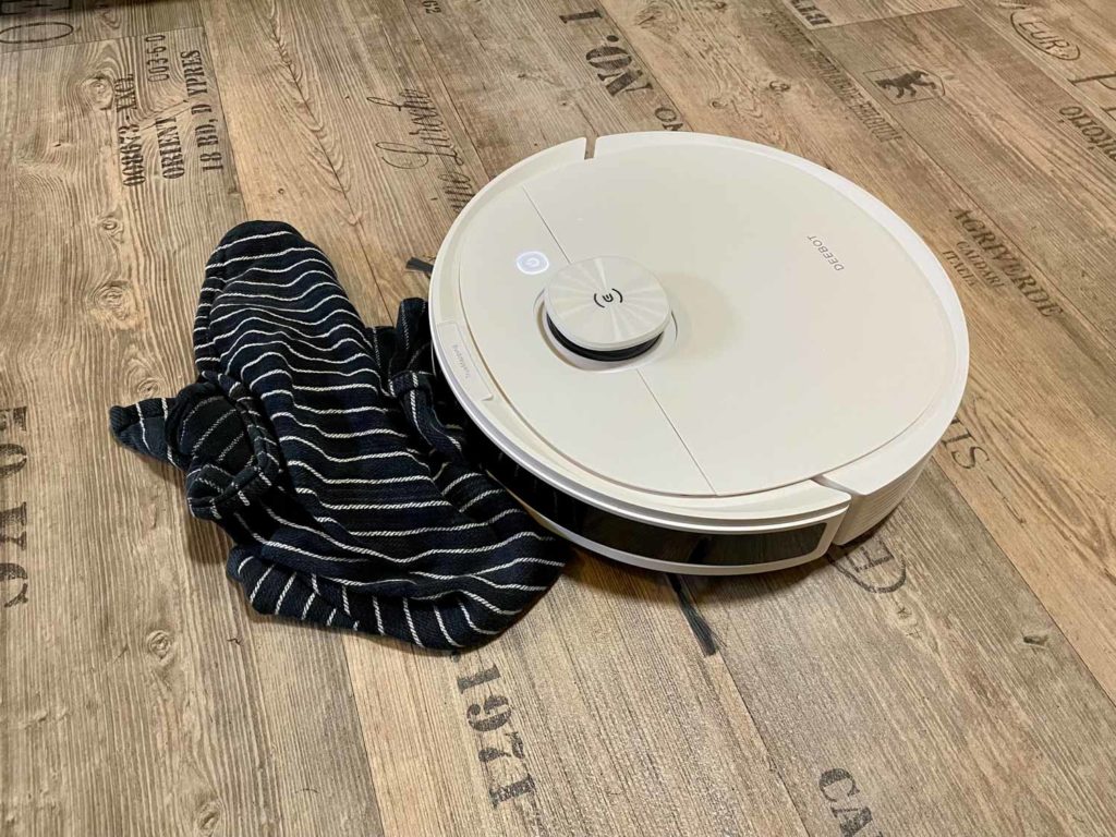 Der Deebot N8+ schiebt alles vor sich her