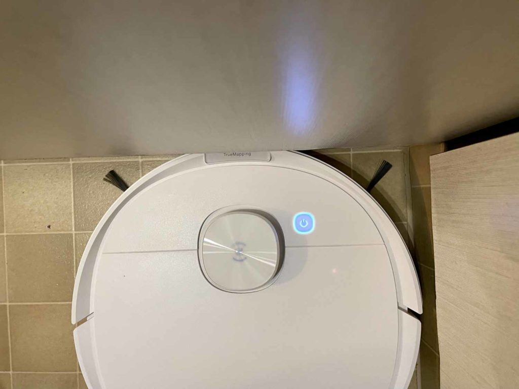 Er schiebt sich tief in jede Ecke