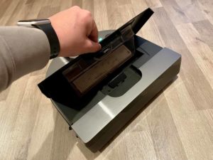 Der Deckel ist der Staubbehälter