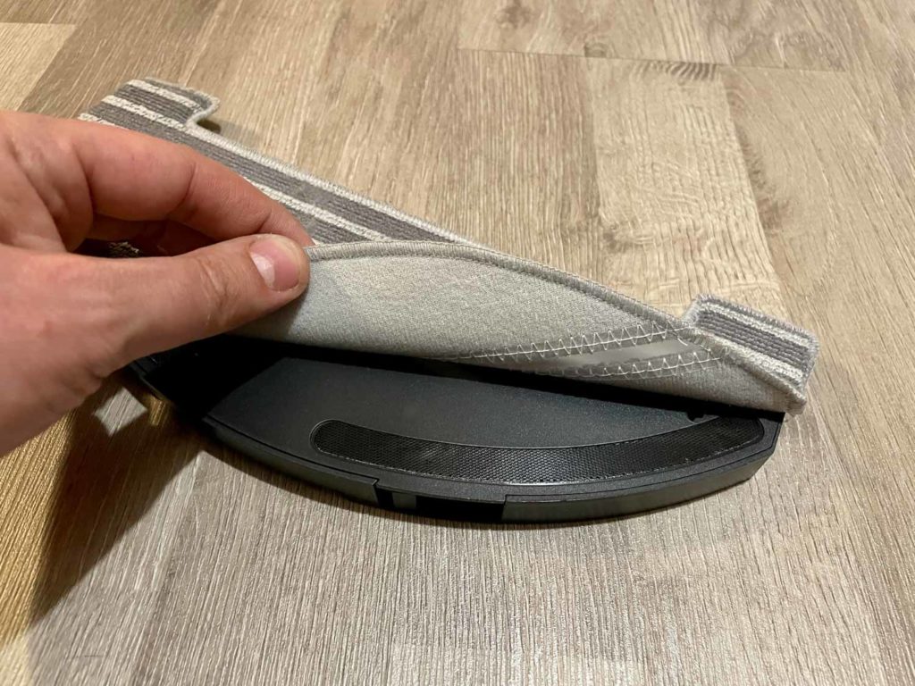 Es ist über Klett befestigt