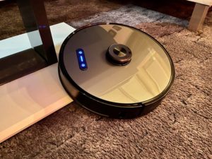 Tischbeinplatten überfährt er, trotz 2,5 cm Höhe