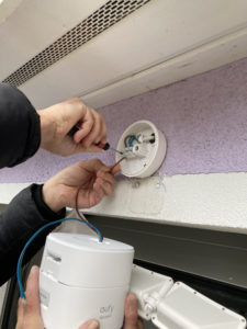 Floodlight Cam 2 Pro Anschluss Strom Listerklemme