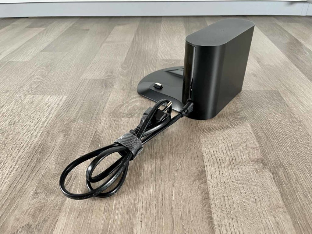 Die Ladestation besitzt kein Kabelmanagement