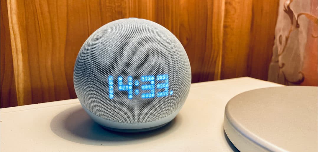 Alexa mit Uhr