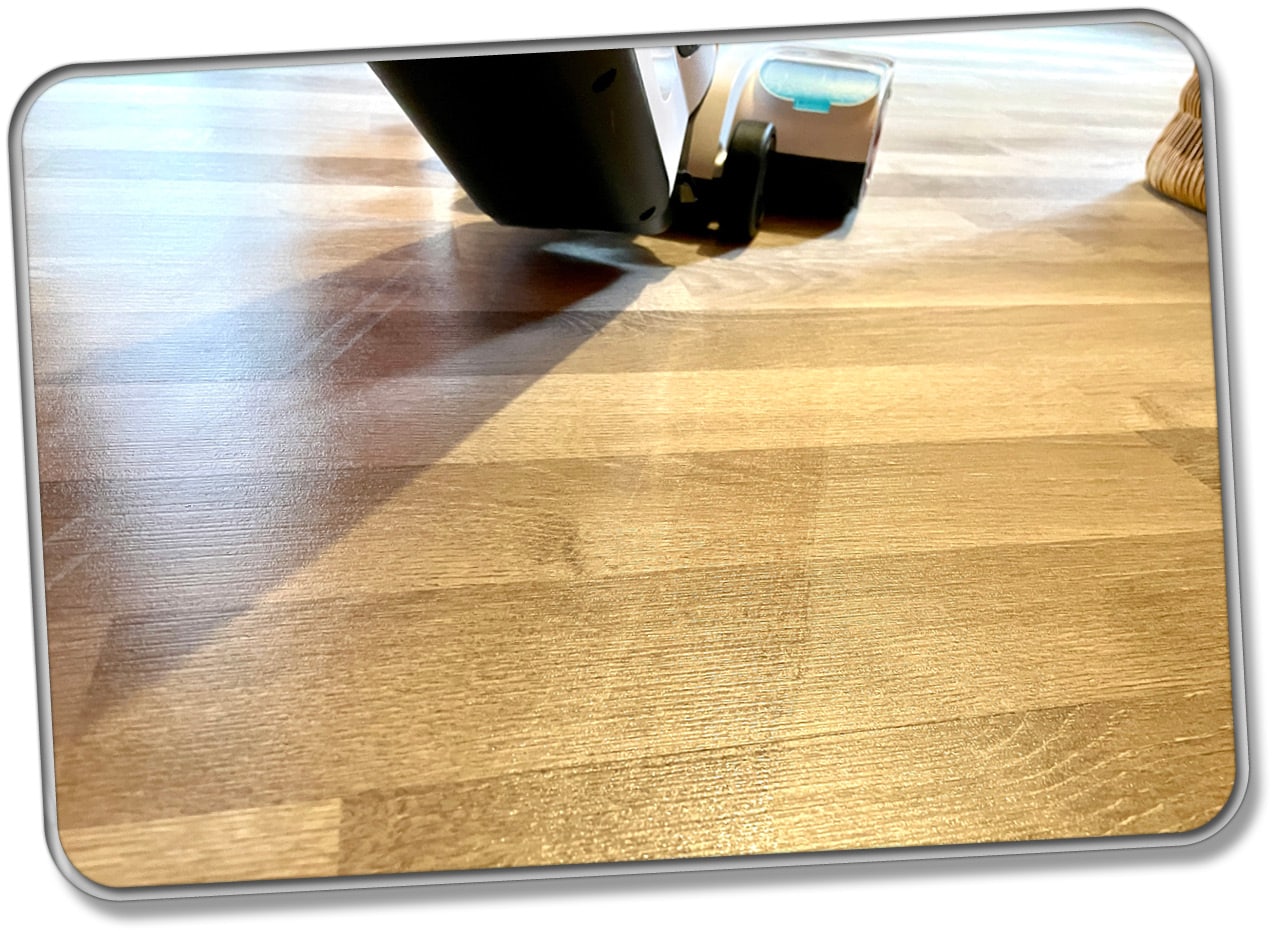 Um Radspuren auf frisch gewischtem Boden kommt man nicht drum herum