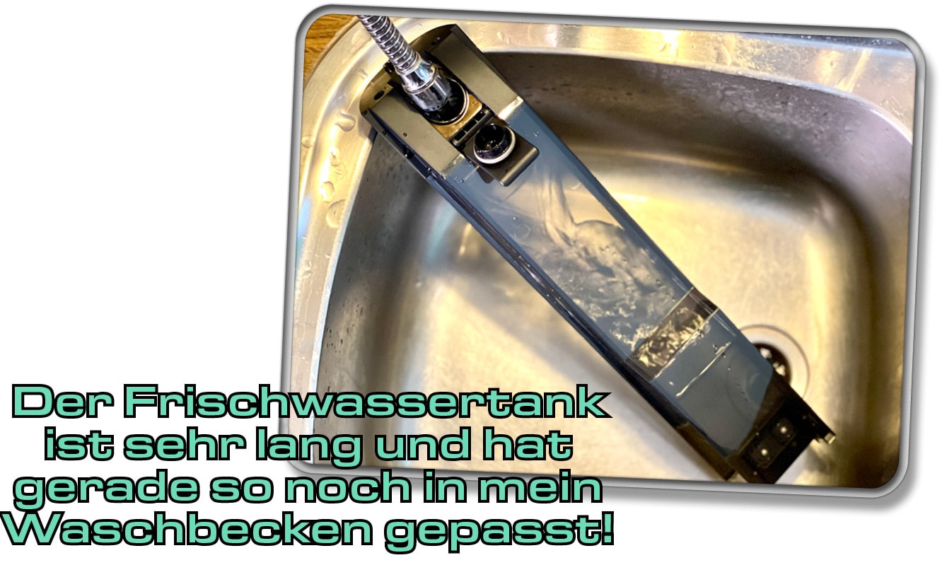 Der Frischwassertank ist ziemlich lang und somit nicht für die Befüllung in jedem Waschbecken ausgelegt. 