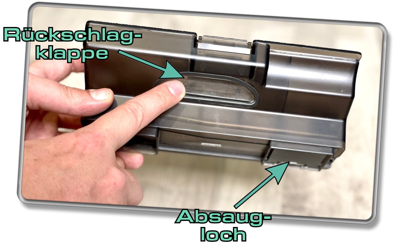 Der Staubbehälter verfügt über einen Feinstaubfilter und einer Rückschlagklappe