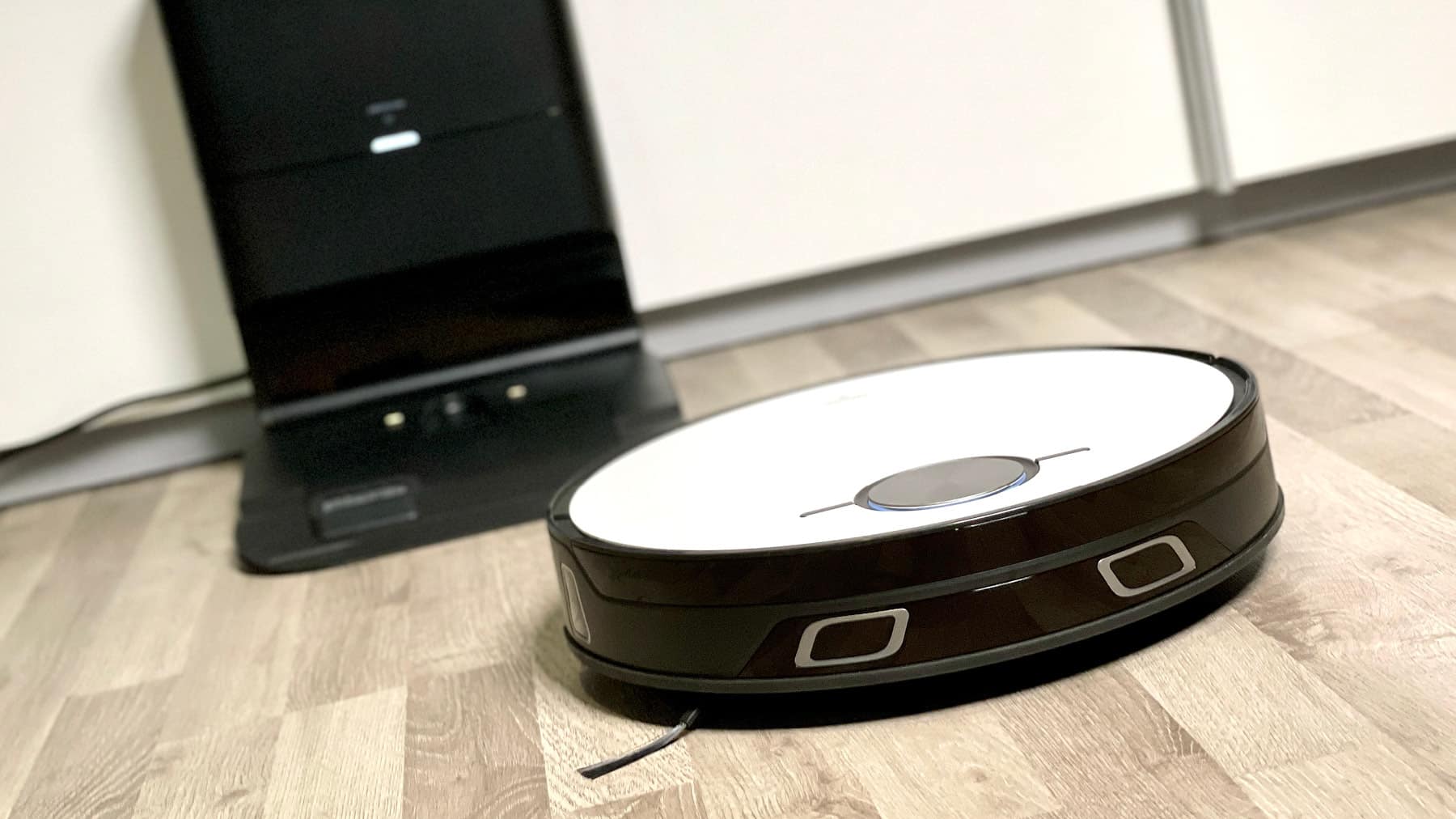 Wir haben den MEDION X50 SW Saugroboter im Test