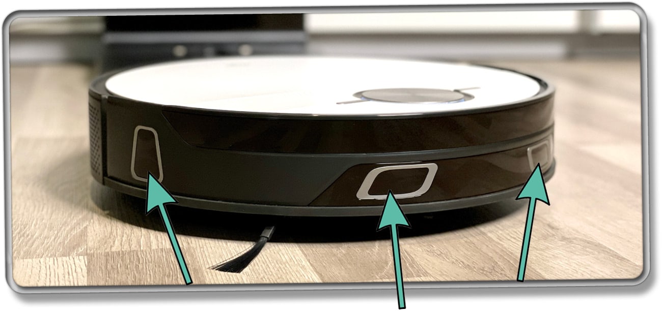 Auf der Front des Saugroboters sitzt die Obstacle Avoidance und dahinter die Lasernavigation
