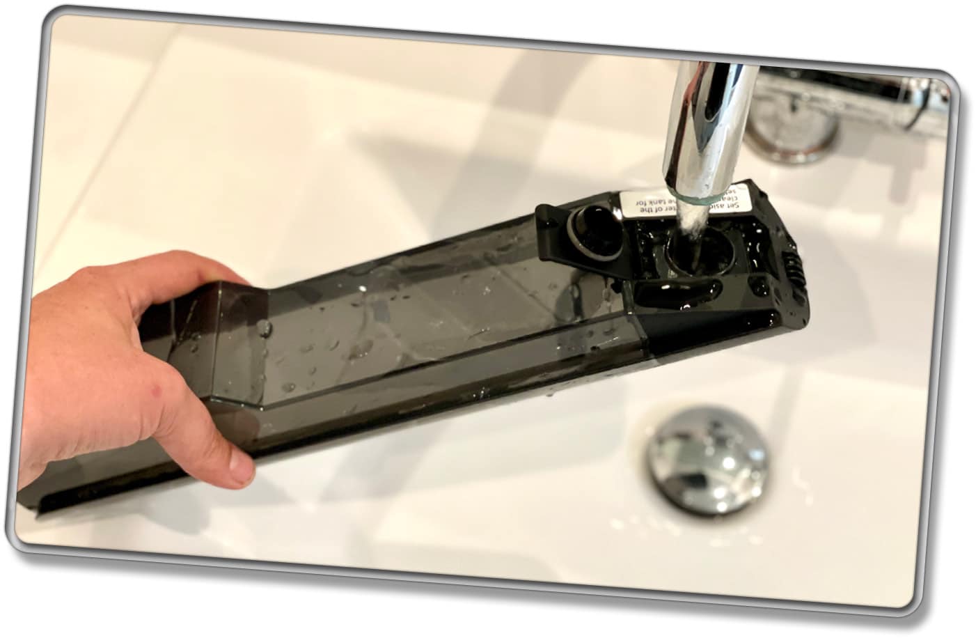 Der Test zeigte, dass der Wassertank des Dreame M12 lange nicht gefüllt werden muss 