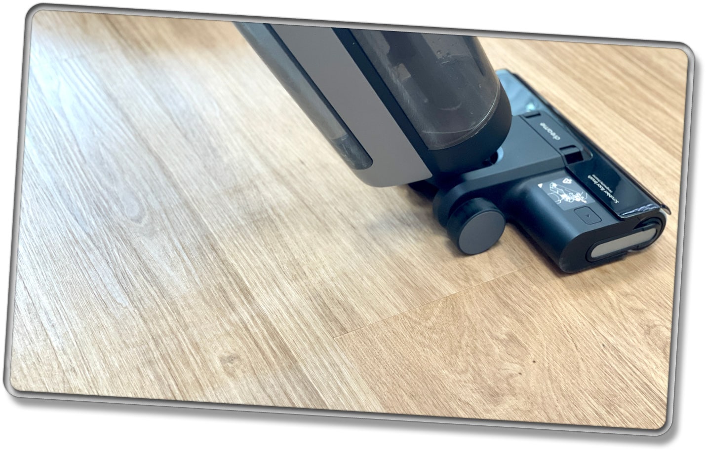 In unserem Test hat der Dreame M12 beim Wischen Radspuren gezeigt, die jedoch nach jeder Reinigung von allein verschwinden