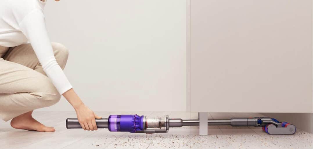 Der Dyson Omni-glide kommt unter jedes Möbelstück!