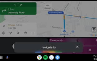 Der Google Assistant erstrahlt in einem glühenden Look auf Android Auto in der Version 10.0.