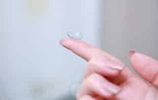 Die Alexa Einkaufsliste soll bald schon direkt vor dem Auge mittels intelligenter Kontaktlinsen erscheinen.