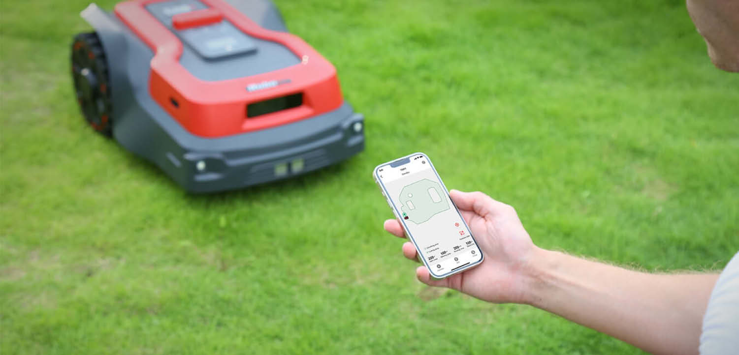 RoboUP Mähroboter - Einfaches Einrichten durch eine manuelle Fahrt an der Rasenkante entlang