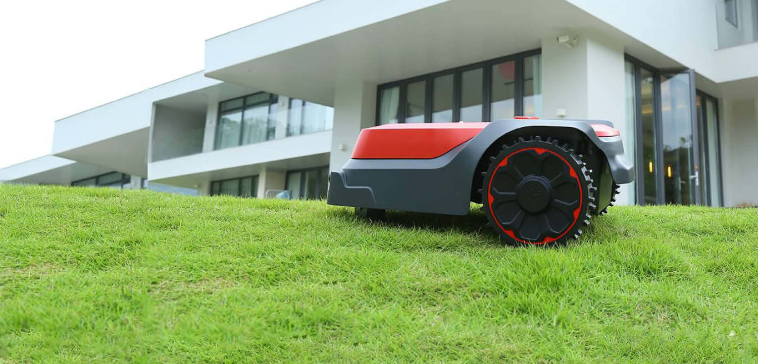 RoboUP Mähroboter - Steigungen von bis zu 45 % sind laut Hersteller kein Problem