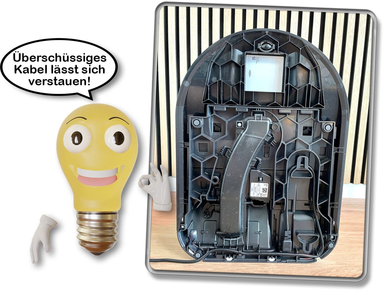 Unter der Service-Station gibt es eine praktische Kabelführung.