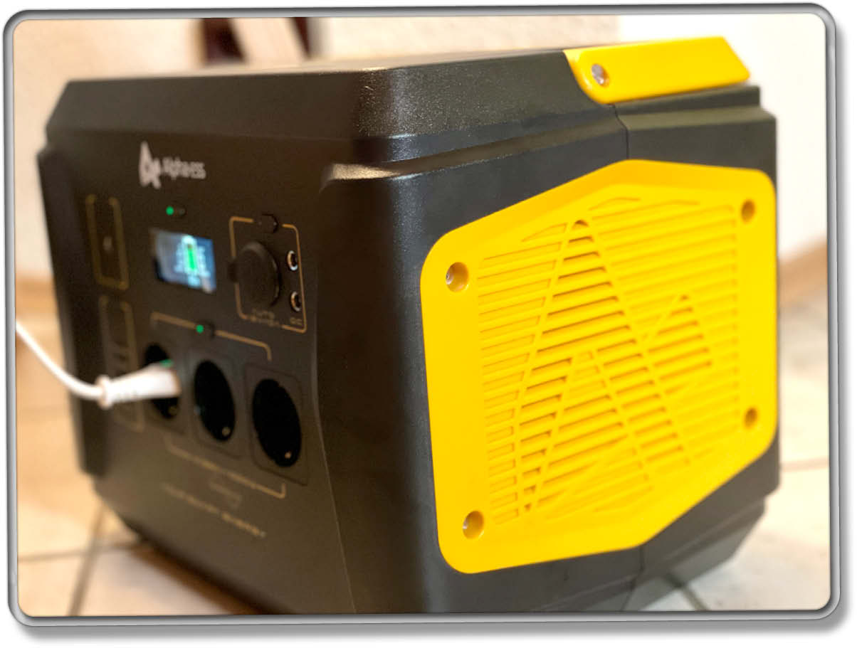 AlphaESS BlackBee1000 - Konzipiert um bis zu 12 Geräte gleichzeitig mit Strom zu versorgen