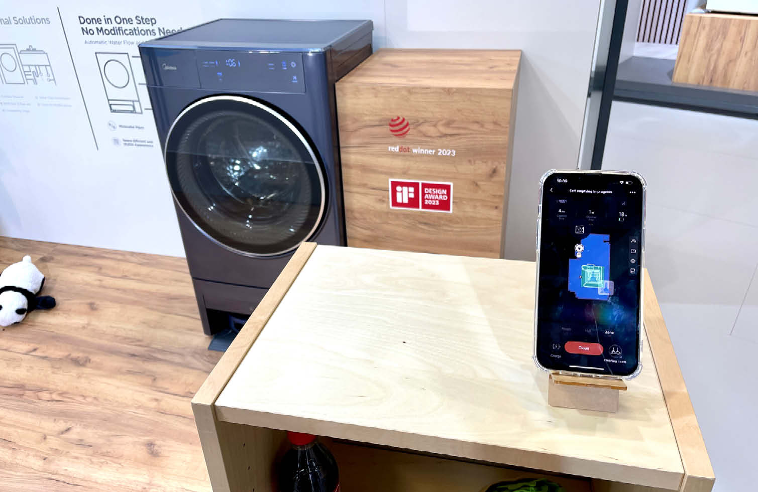 Midea zeigt Saugroboter:Waschmaschinenkombination