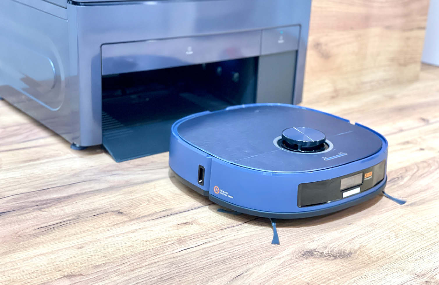 Midea zeigt Saugroboter:Waschmaschinenkombination