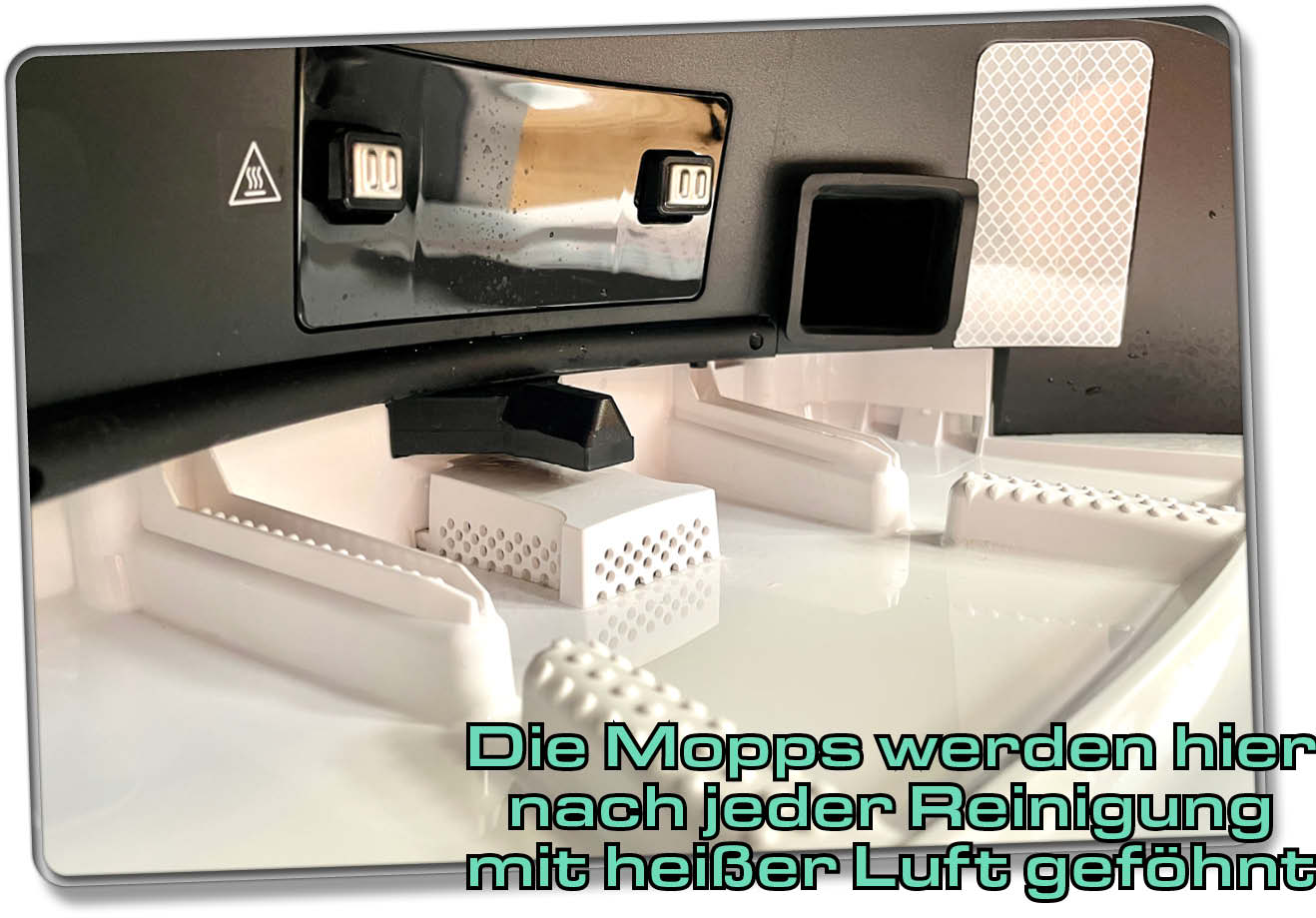 ECOVACS Deebot T20 Omni - Nach der Moppwäsche werden die Wischmopps mit heißer Luft geföhnt