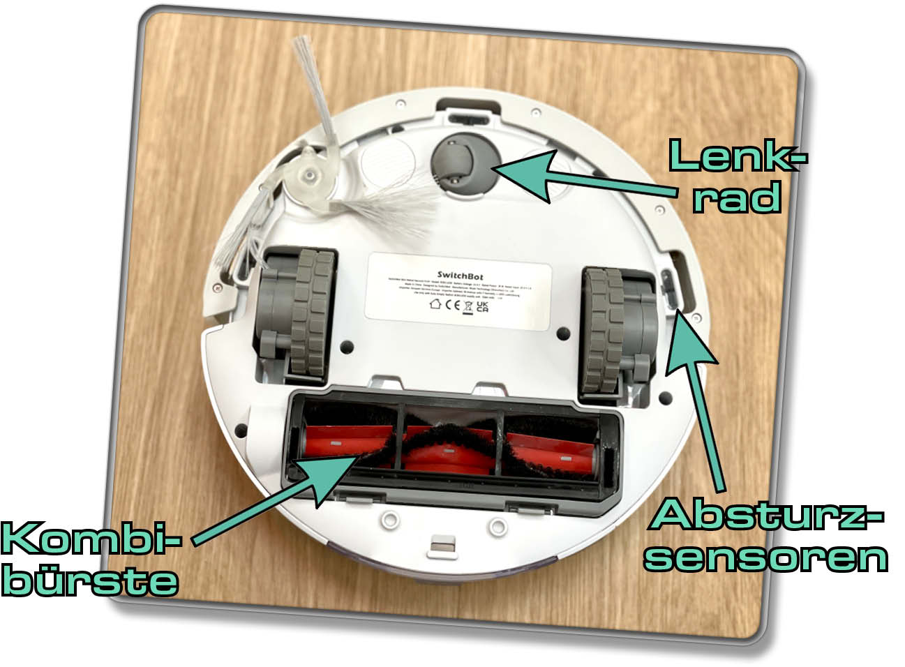 Auf der Unterseite des SwitchBot K10+ gibt es nicht viel zu entdecken. Hier fehlte ersichtlich der Platz.