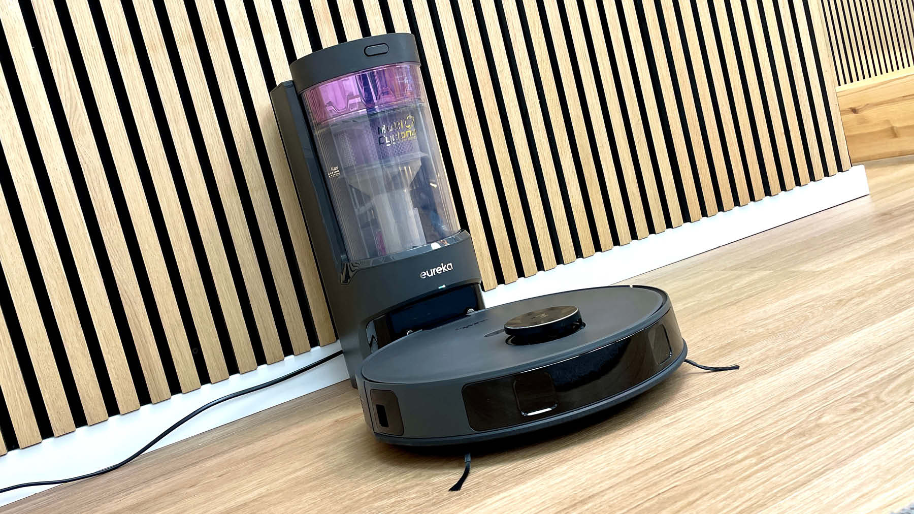 Eureka NER E10s - Wir haben den Saugroboter mit beutelloser Absaugstation getestet!