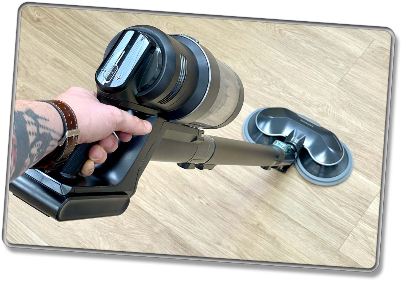 Der Samsung Bespoke Jet AI kann mit einem Wischaufsatz auch wischen!