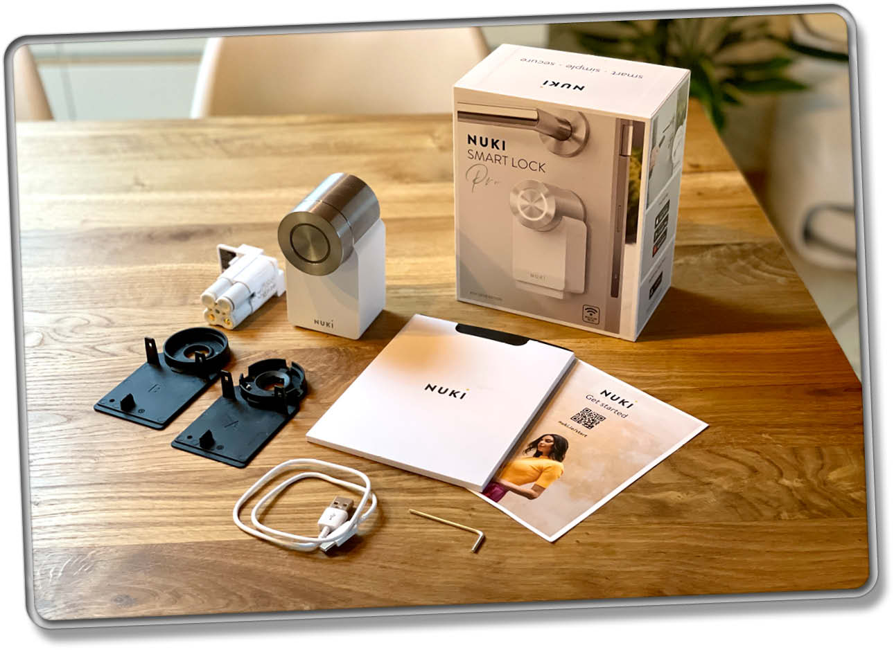Der Lieferumfang des Nuki 4.0 Pro enthält alle wichtigen Bestandteile für eine kinderleichte Montage.