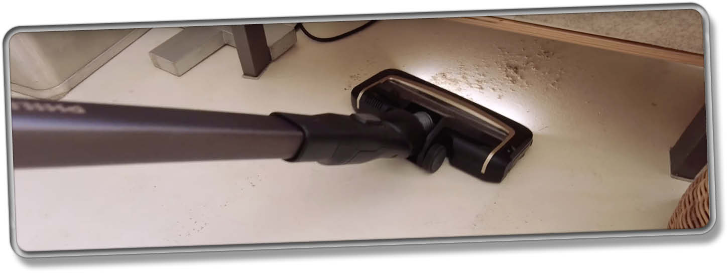 Wir haben uns die Saugleistung des Philips 9000 Series AquaTrio Cordless angeschaut und getestet